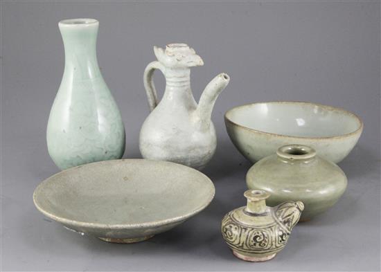 A group of Chinese and Thai ceramics 12th-19th century, some damage